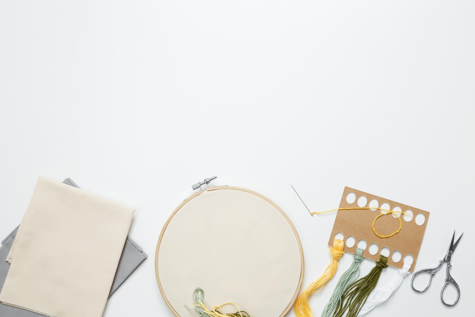 Workshop table with threads and hoop